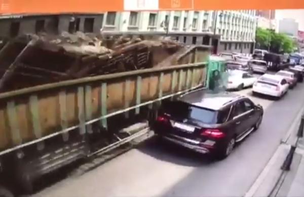 У металловоза отказали тормоза